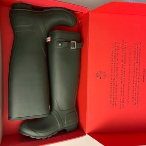 NWT Hunter Green Boots Size 6